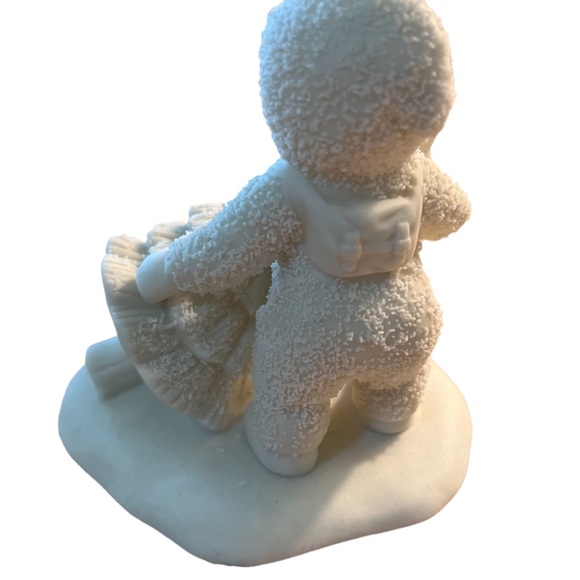 Snowbabies “ I’ll put up the tree” Dept 56 figurine - Picture 3 of 6